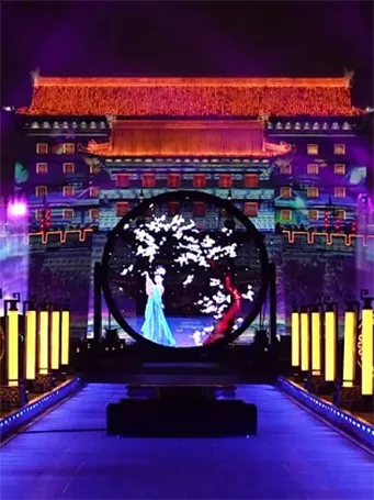 Creative display 341x455 1.webp